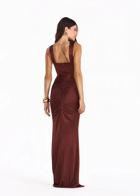 Vestido de Malha Longo com Saia Franzida e Argola no Busto Mari Marrom Vestido de Malha Longo com Saia Franzida e Argola no Busto Mari Marrom