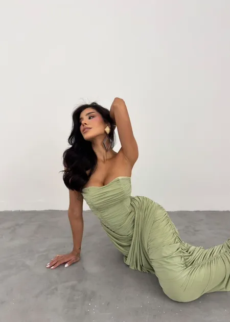 Vestido Midi Sem Alças e Franzido Astromélia Verde