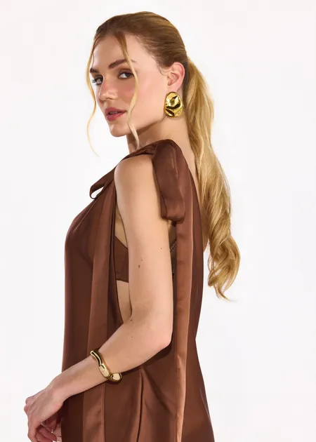 Vestido Curto de Ombro Único com Amarração Roma Marrom 